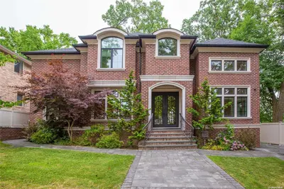 Photograph of 264-46 73rd Avenue