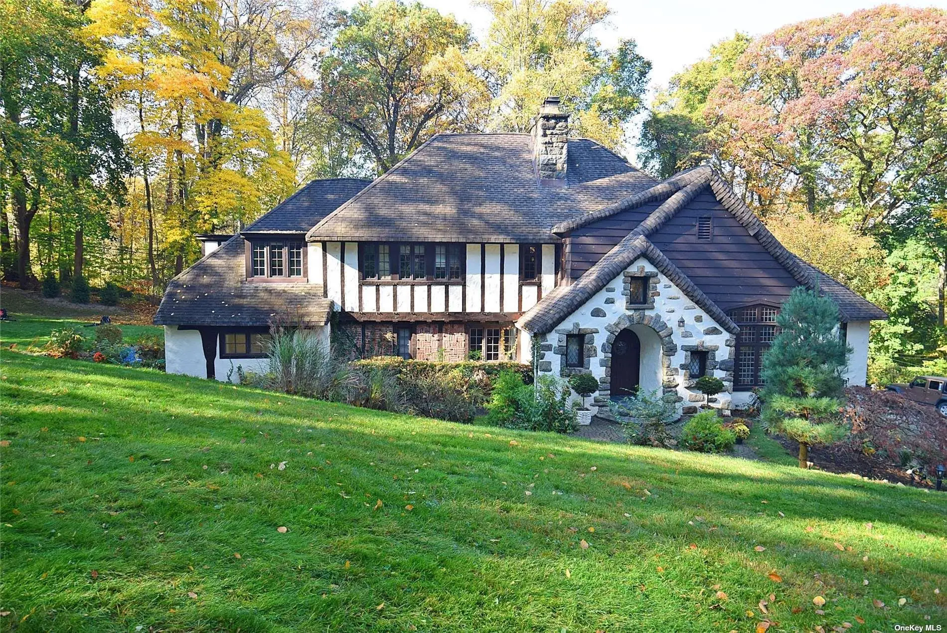 Photograph of 539 Manhasset Woods Road
