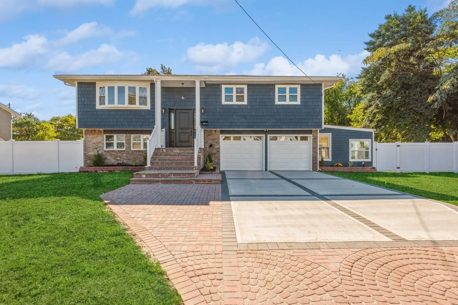 Photograph of 215 3rd Street