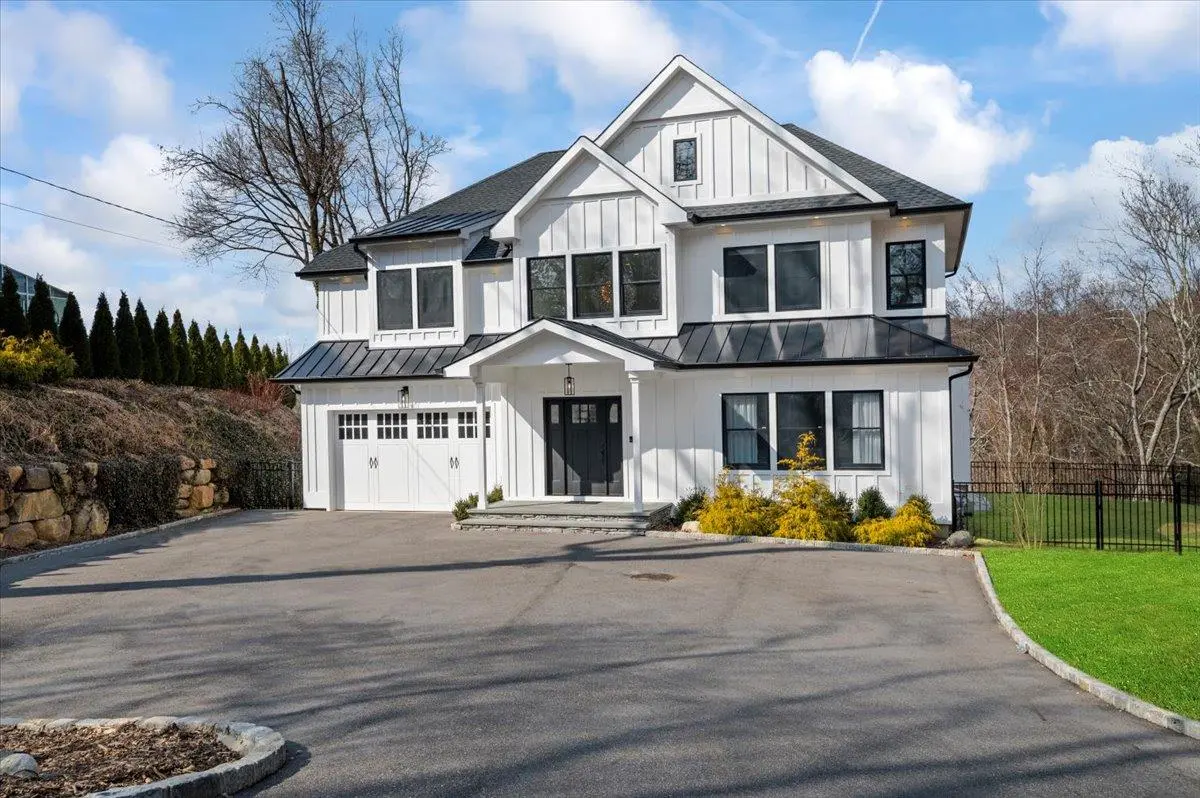 Photograph of 11 Harborview Avenue