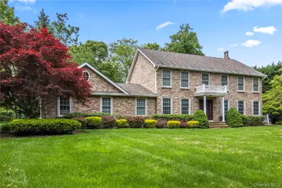 Photograph of 10 Fairway Drive