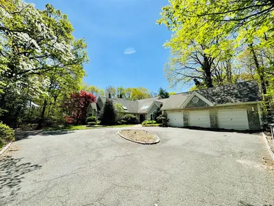 Photograph of 66 Cliff Road