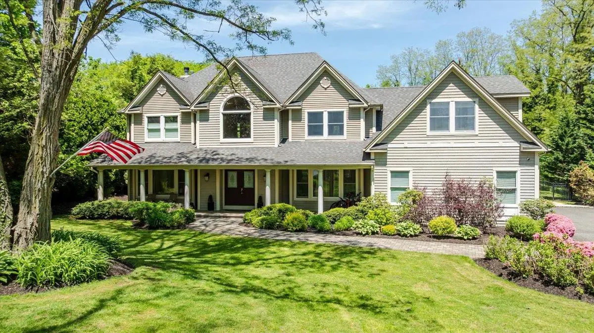 Photograph of 329 Greenlawn Road