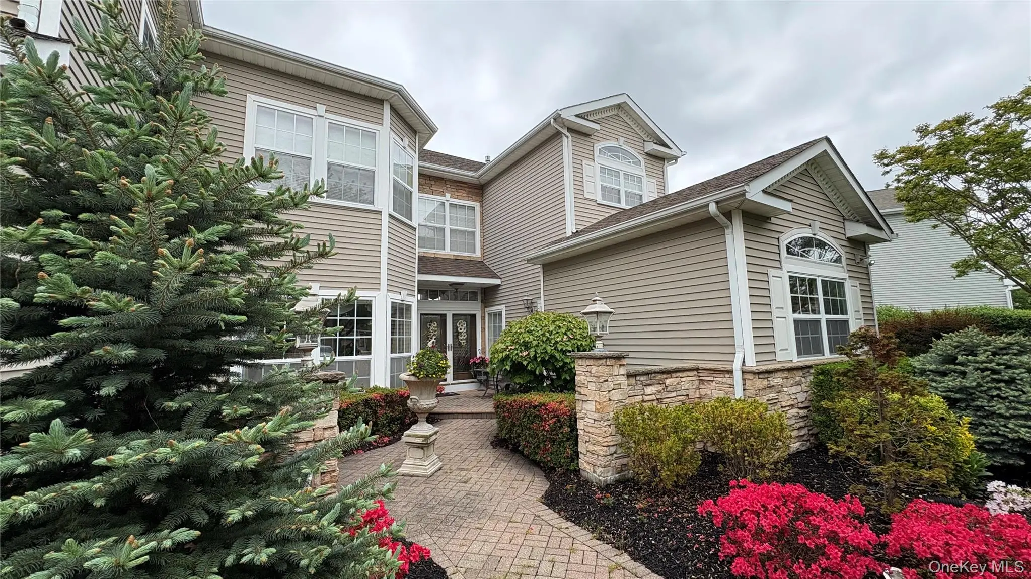 Photograph of 5 Hamlet Drive