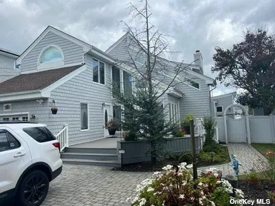 Photograph of 738 Shore Walk