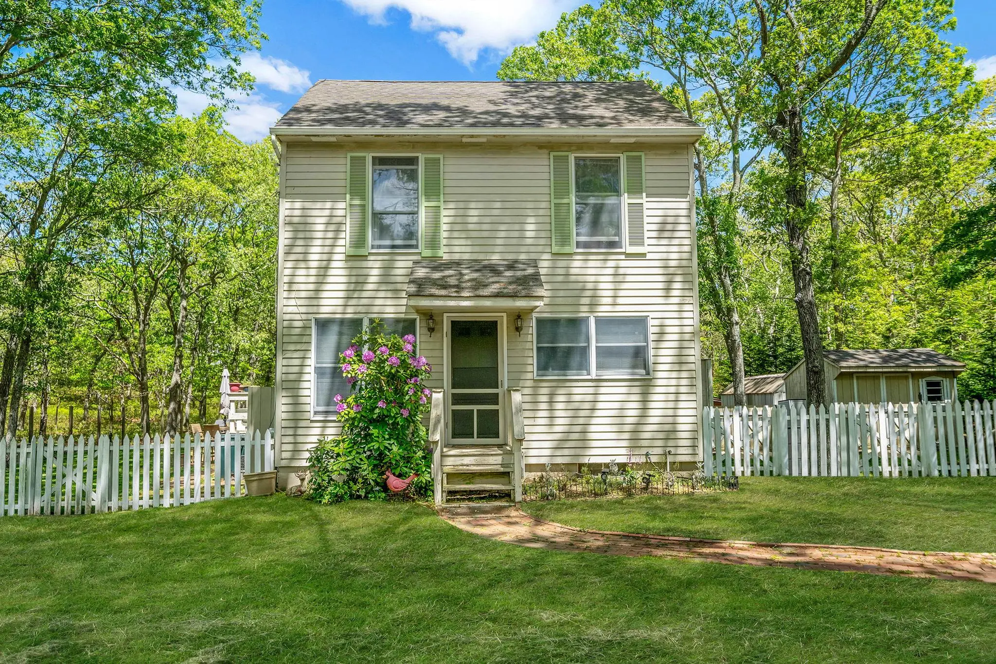 Photograph of 28 Huntting Road