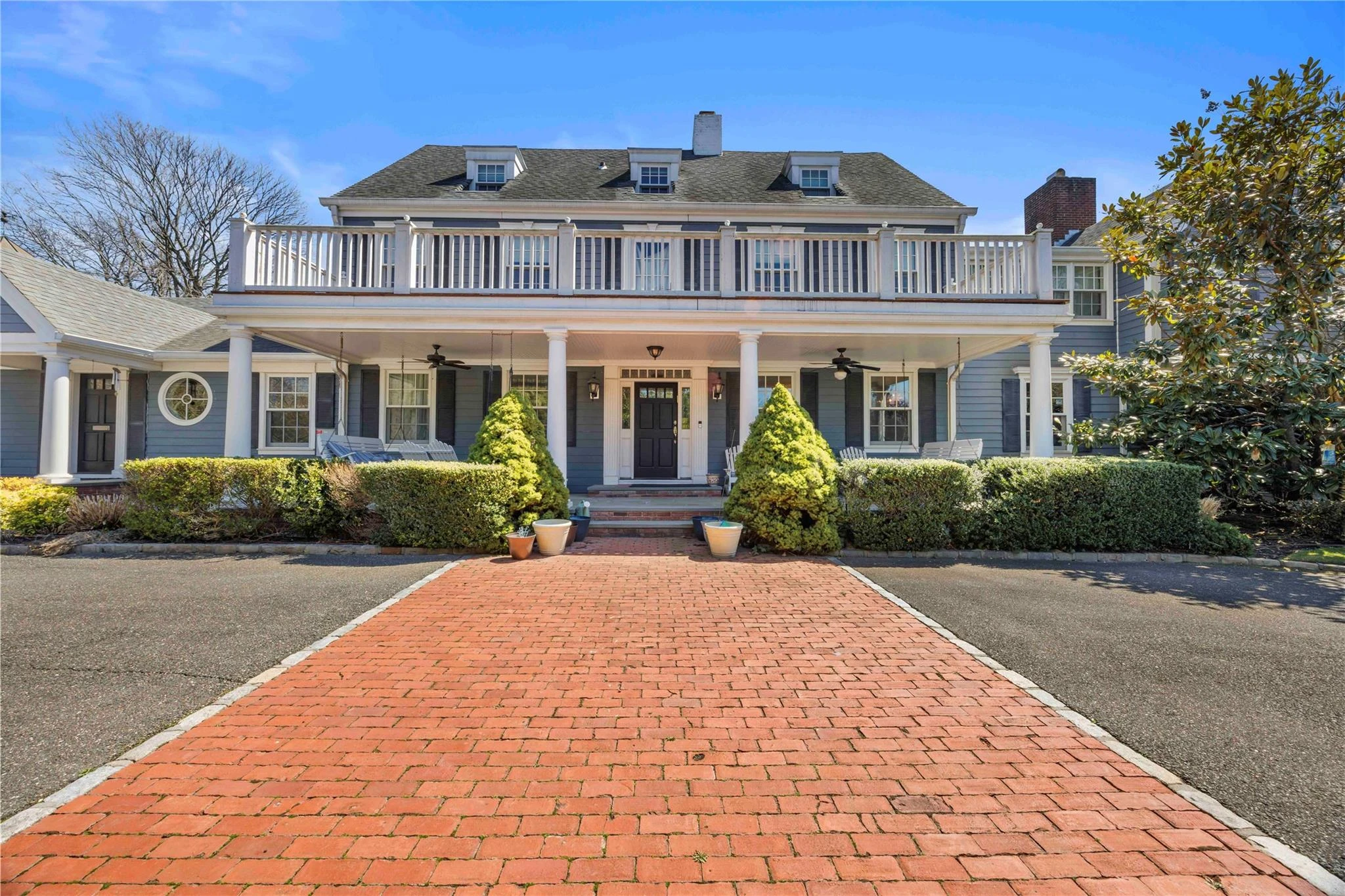 Photograph of 233 Narragansett Avenue