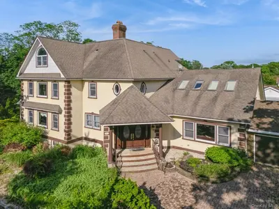 Photograph of 80 Soundview Drive
