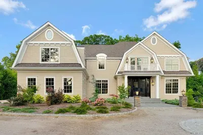 Photograph of 19 Meadow Glen Road