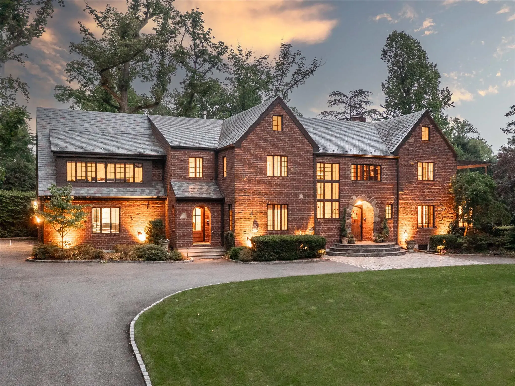Photograph of 510 Manhasset Woods Road