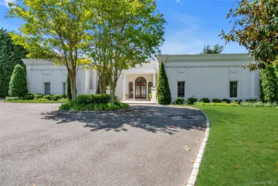 Photograph of 6 Hamptworth Drive