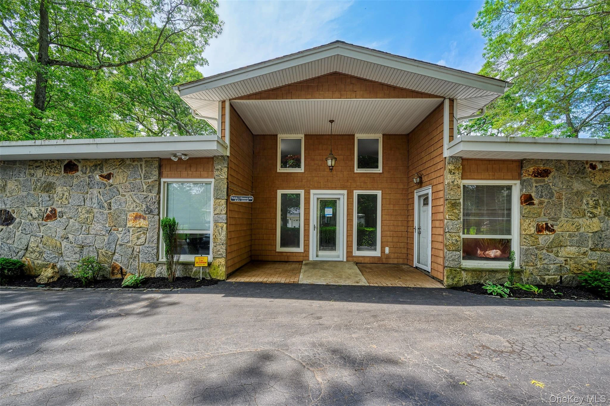 Photograph of 10 Hunter Avenue