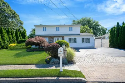 Photograph of 29 Selden Boulevard