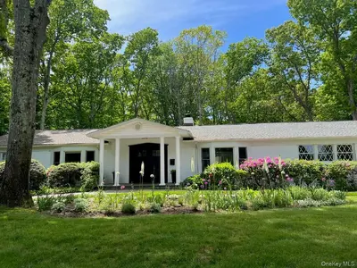 Photograph of 2 Soundview Drive