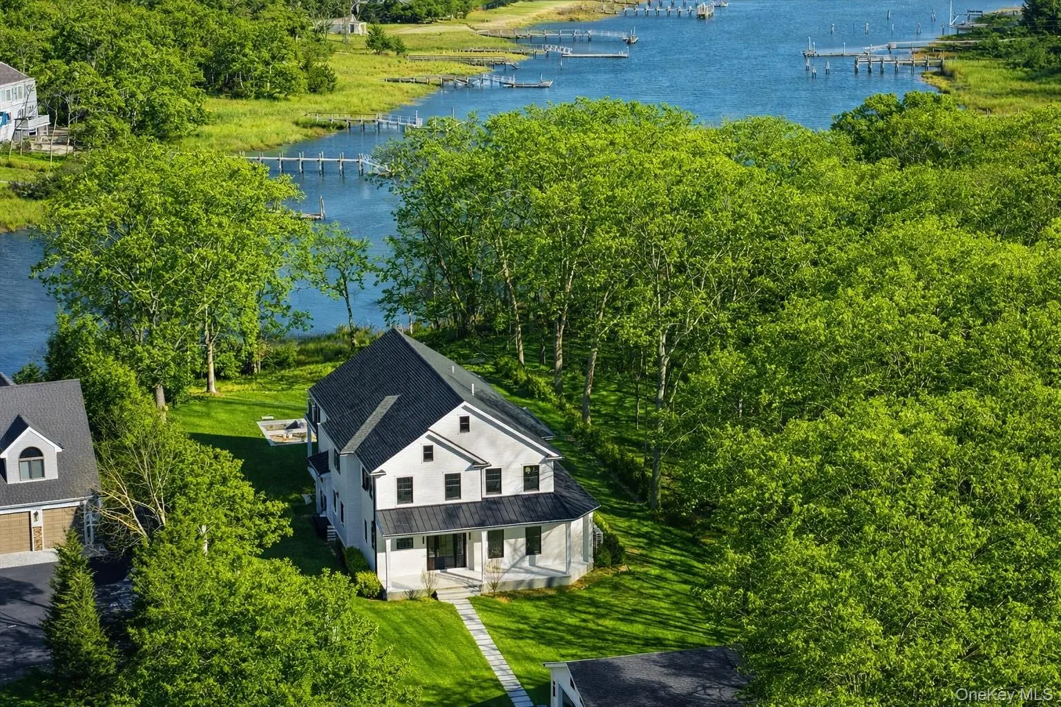 Photograph of 2590 Cox Neck Road