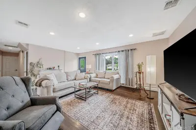 Photograph of 39 Aron Drive