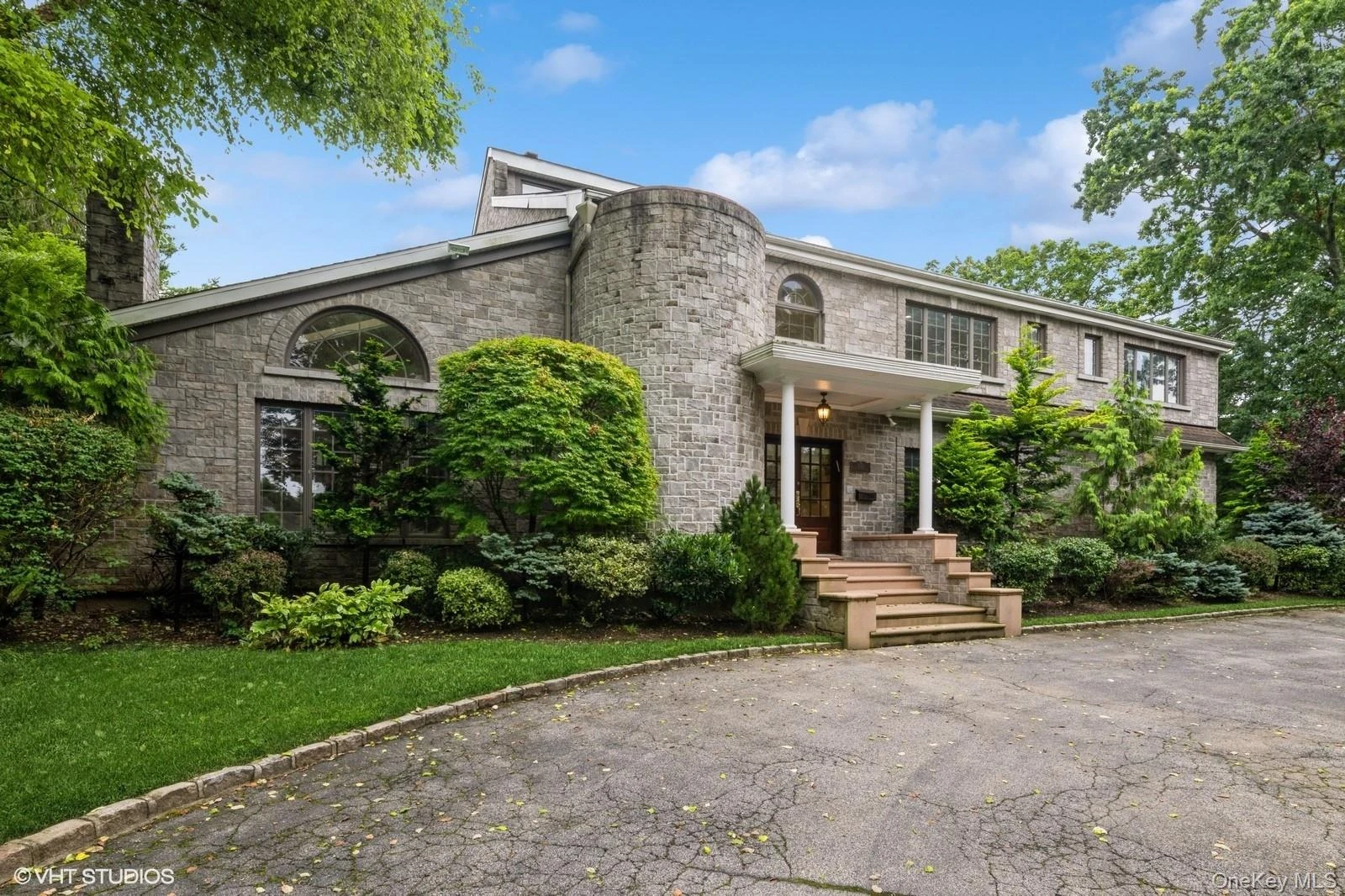 Photograph of 835 Barberry Lane