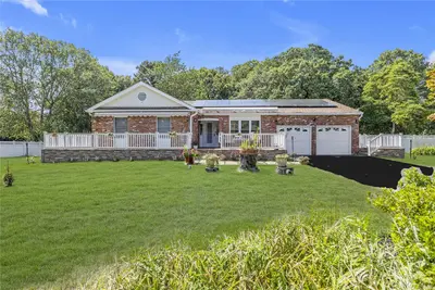 Photograph of 70 Forest Road