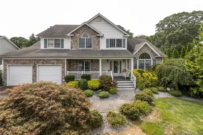 Photograph of 6 Rolling Wood Court