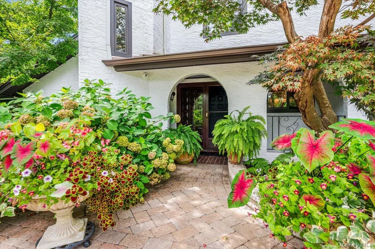 Photograph of 50 Cedar Lane