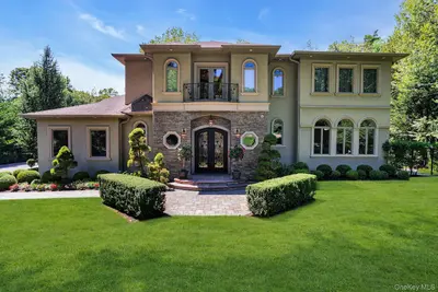 Photograph of 12 Redwood Drive
