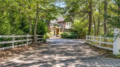 Photograph of 9 Rosebud Lane