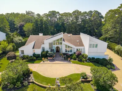 Photograph of 9 Scenic View Court