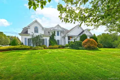 Photograph of 2 Andiron Court