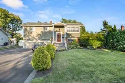 Photograph of 211 Washington Avenue