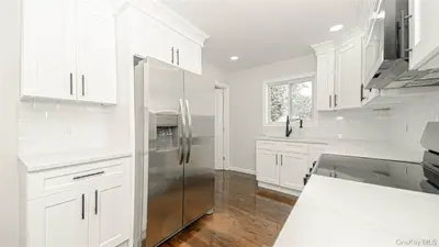 Photograph of 786 4th Avenue