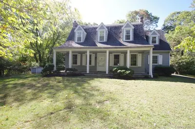 Photograph of 16 Mount Sinai Coram Road