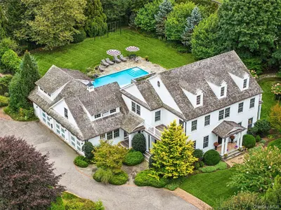 Photograph of 31 Paquatuck Avenue