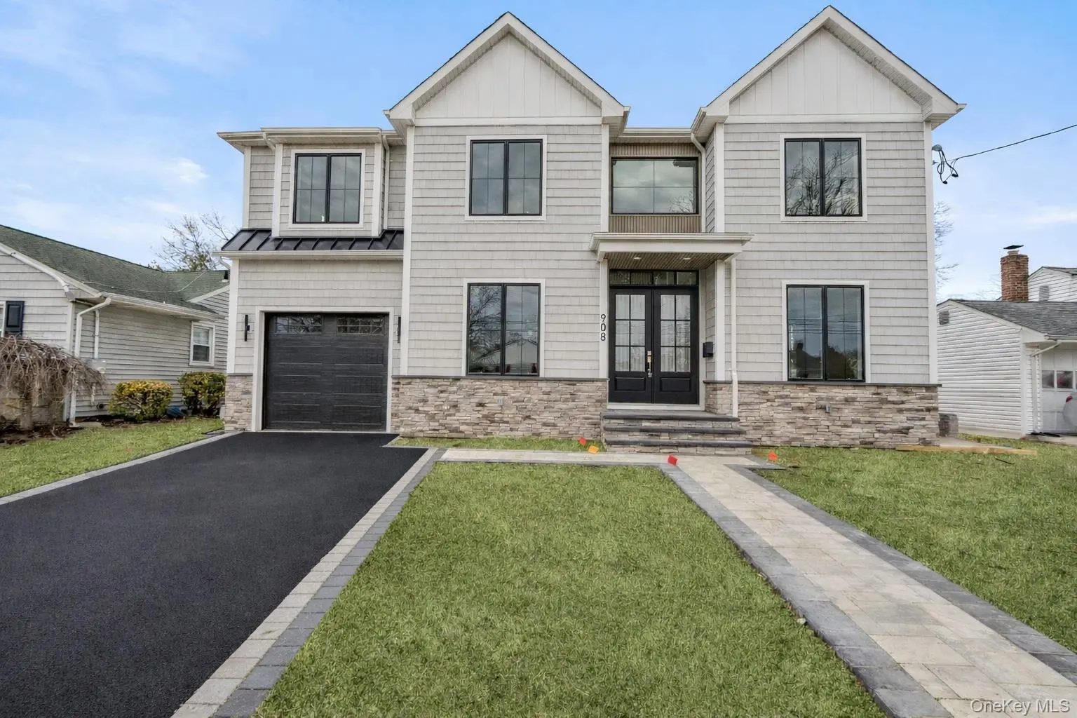 Photograph of 908 Maple Lane