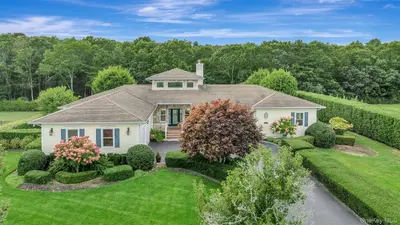 Photograph of 32 Sycamore Drive