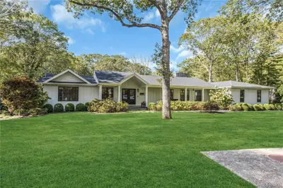Photograph of 4 Treeview Drive