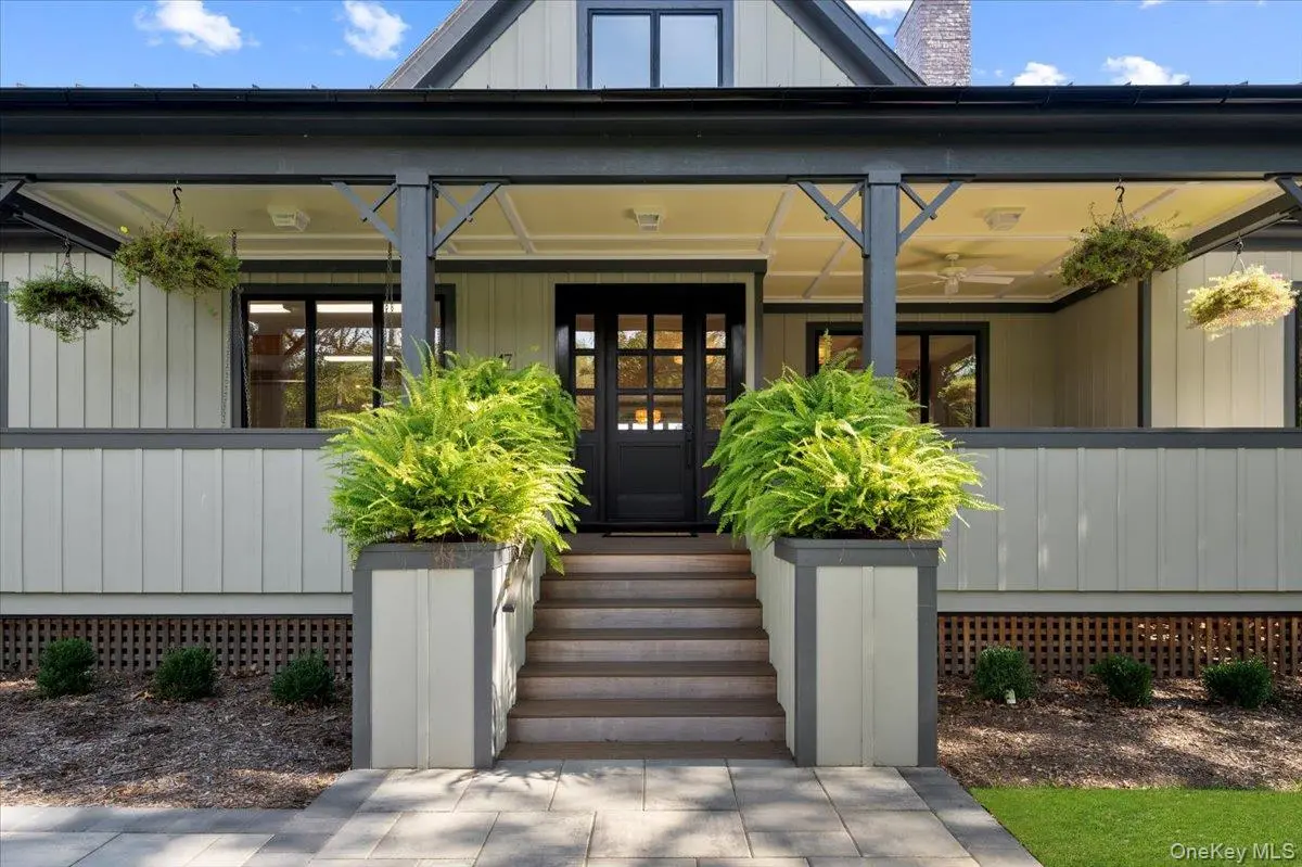 Photograph of 17 Moriches Avenue