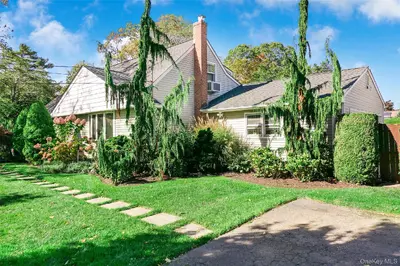 Photograph of 2809 Montauk Highway