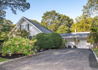 Photograph of 346 Ridgefield Road