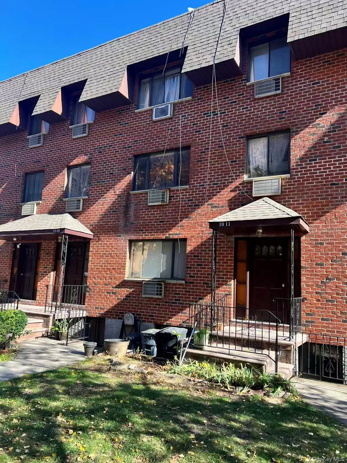 Photograph of 1009 166th Street