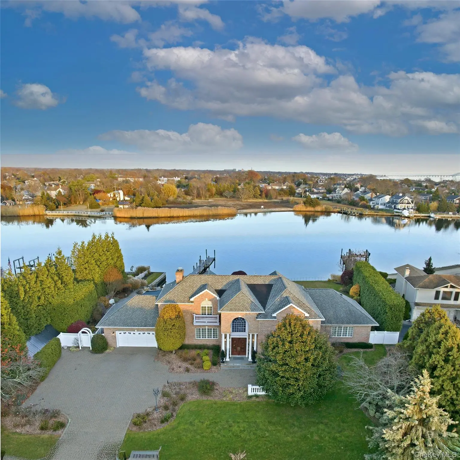 Photograph of 165 Peninsula Drive