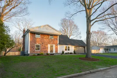 Photograph of 7 Howard Drive