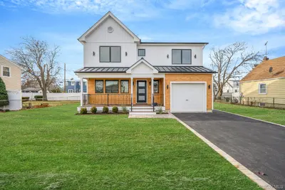 Photograph of 115 Riviera Parkway