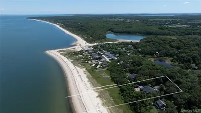 Photograph of 430 Salt Marsh Lane