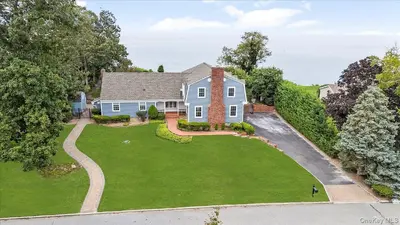 Photograph of 21 Seacliff Lane