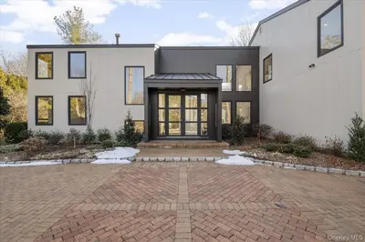 Photograph of 26 Windemere Way