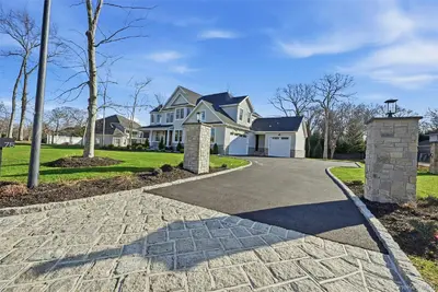 Photograph of 75 Crescent Court