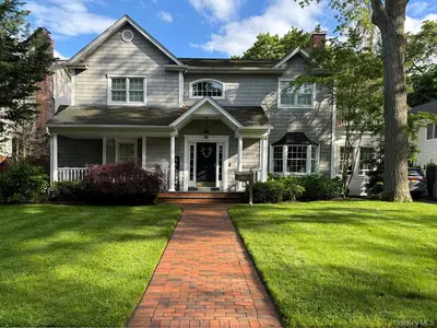 Photograph of 24 Loines Avenue