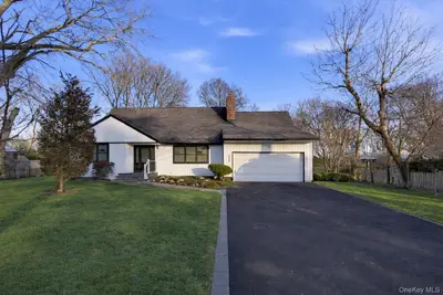 Photograph of 1395 Gardiner Drive