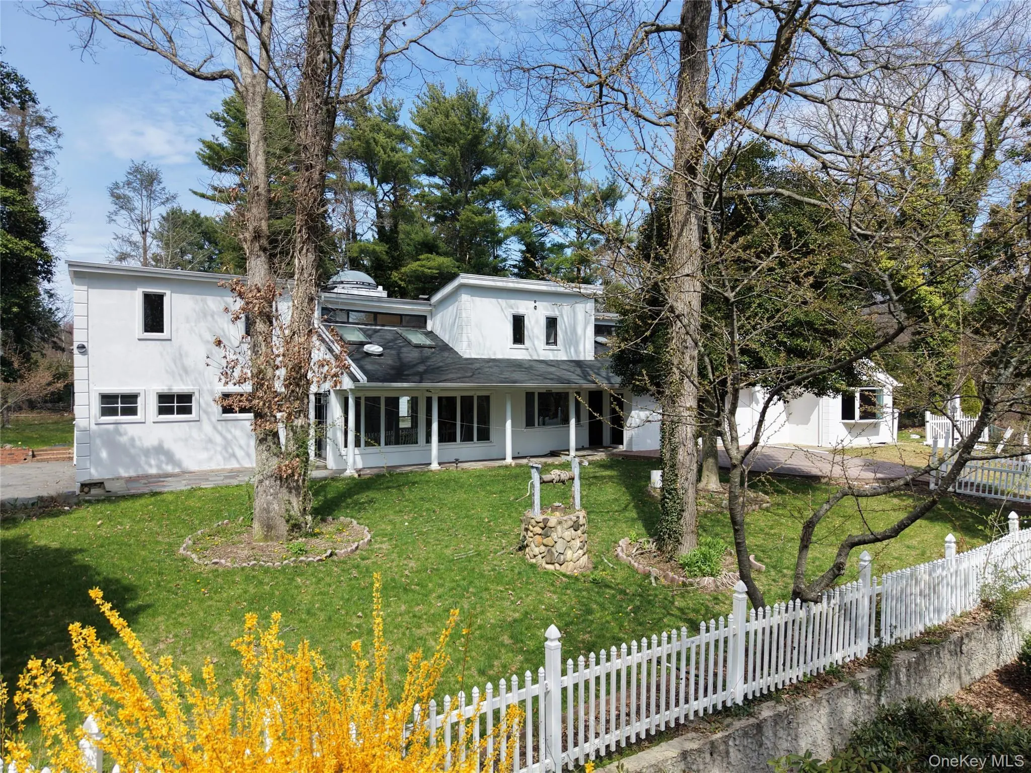 Photograph of 549 Woodbury Road