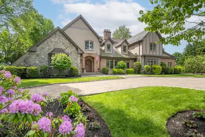 Photograph of 220 Elderfields Road